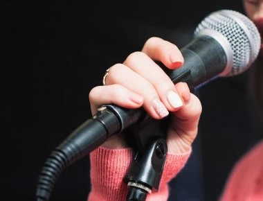 Δεν φαντάζεστε τι έπαθε πασίγνωστη τραγουδίστρια μετά από πλαστική (φωτο)